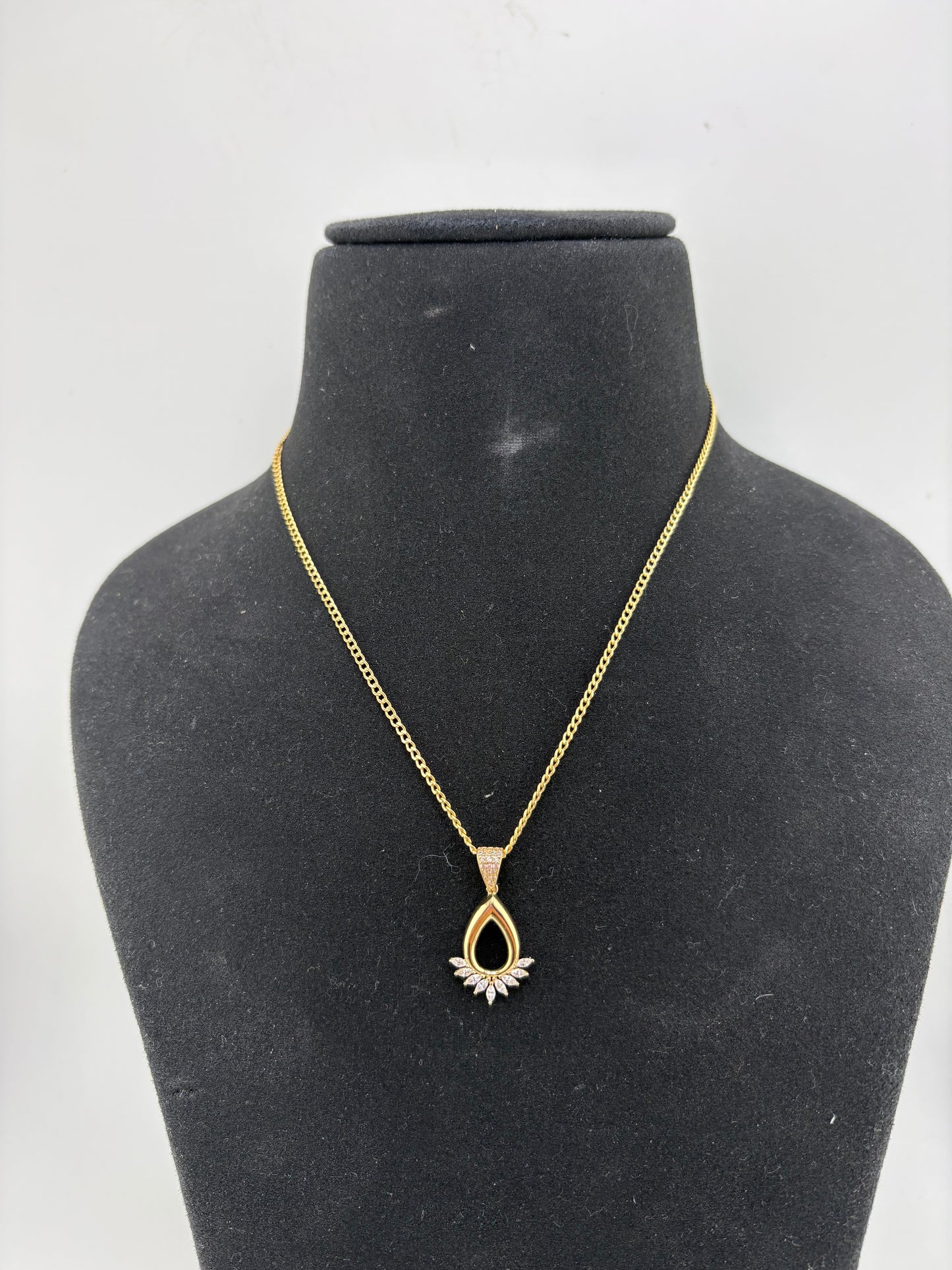 10K Necklace 18IN