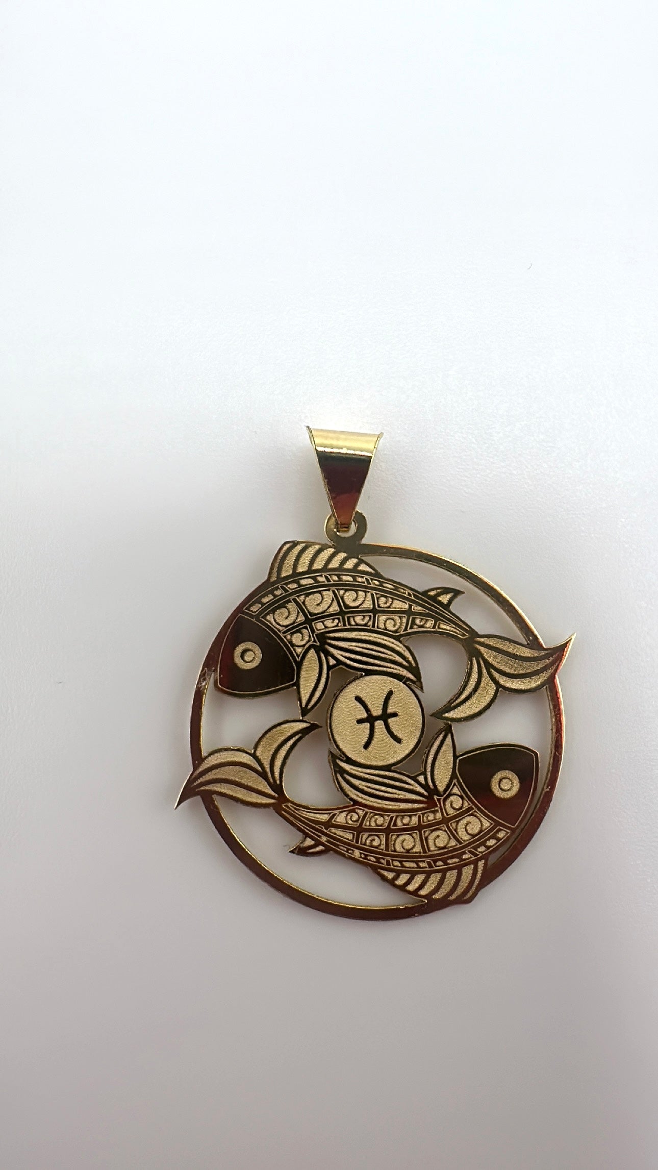 10K Pisces Pendant