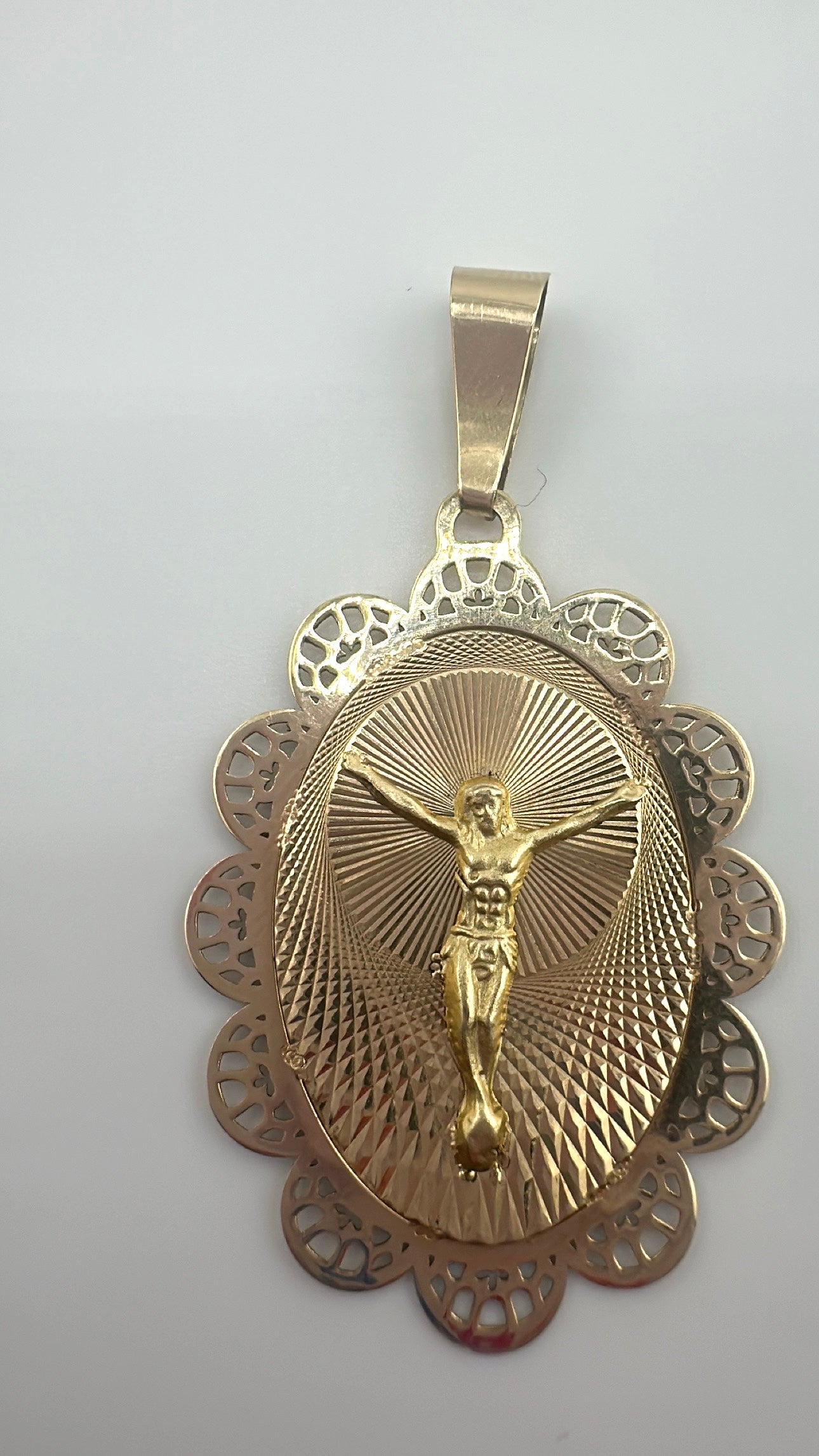 10K Jesús Pendant